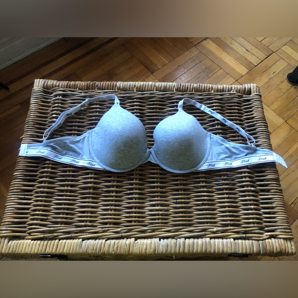 PINK VICTORIA’S SECRET LIGHTLY LINED BRA 🩶